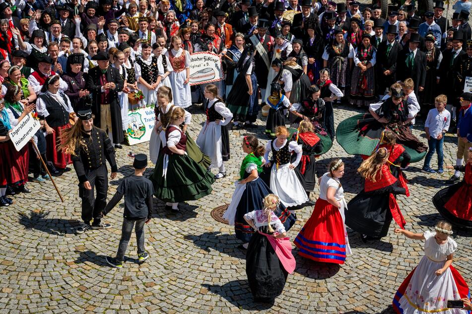 Mitglieder des Thüringer Trachtenverbandes schlüpften am Wochenende in historische Kleidung.