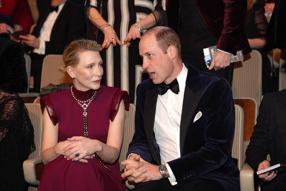 Cate statt Kate: Prinz William nahm neben Cate Blanchett (54) Platz.