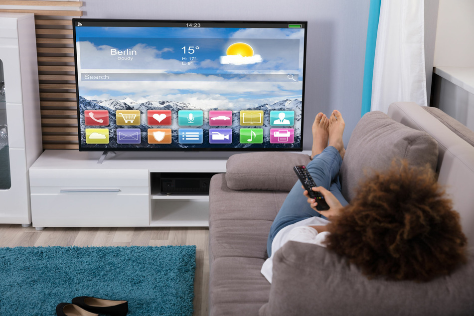 Wer abends gemütlich auf der Couch chillt, will sich keine Gedanken um seine Daten machen.