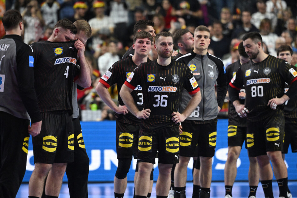 Kopf hoch, Jungs! Den deutschen Spielern stand die Enttäuschung nach der Niederlage ins Gesicht geschrieben.