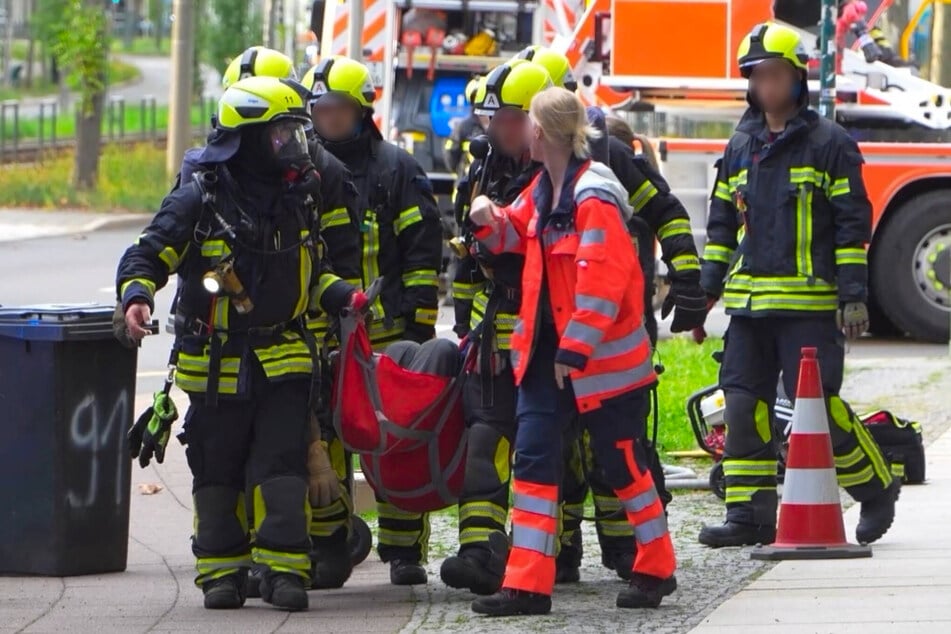 Mehrere Bewohner wurden in Sicherheit gebracht.