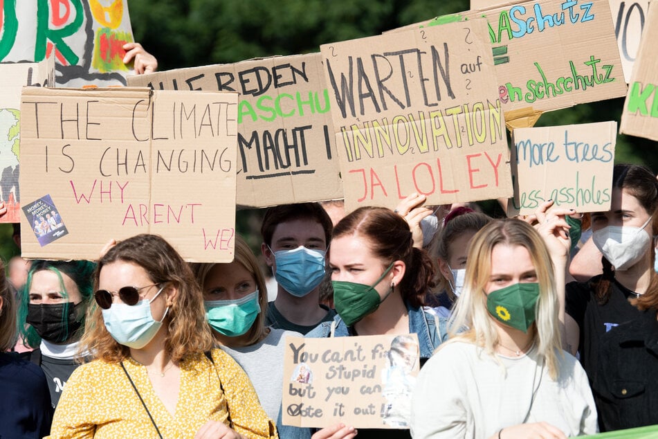 Klimastreik in Köln: Demo-Zug geht mitten durch die Innenstadt