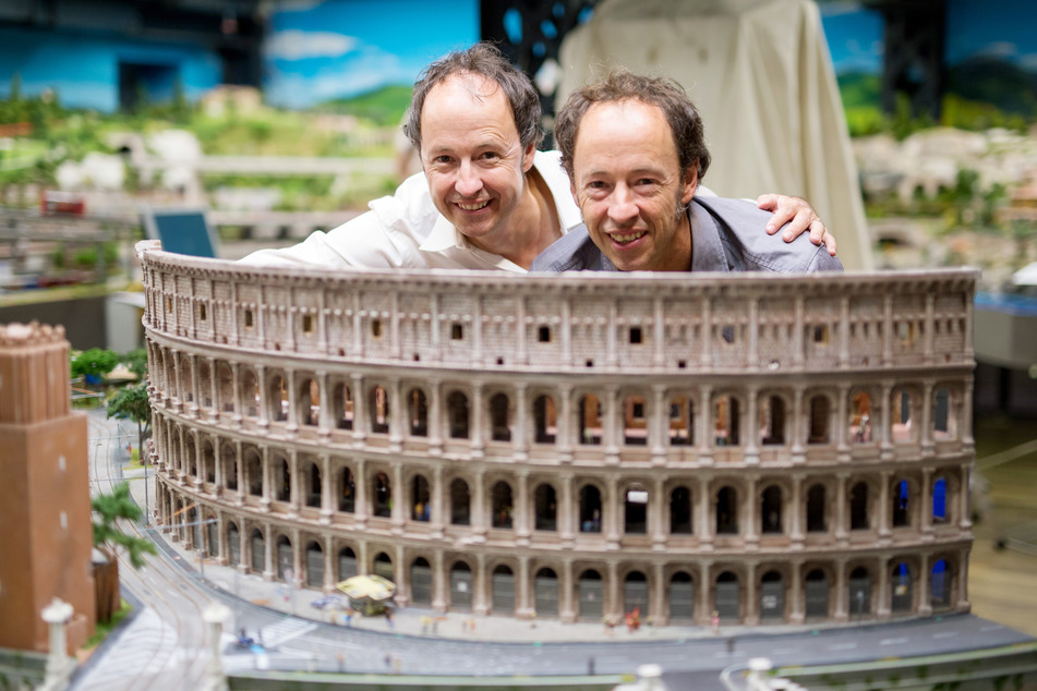 Die Gründer und Geschäftsführer des "Miniatur Wunderlandes", Frederik (r.) und Gerrit Braun.