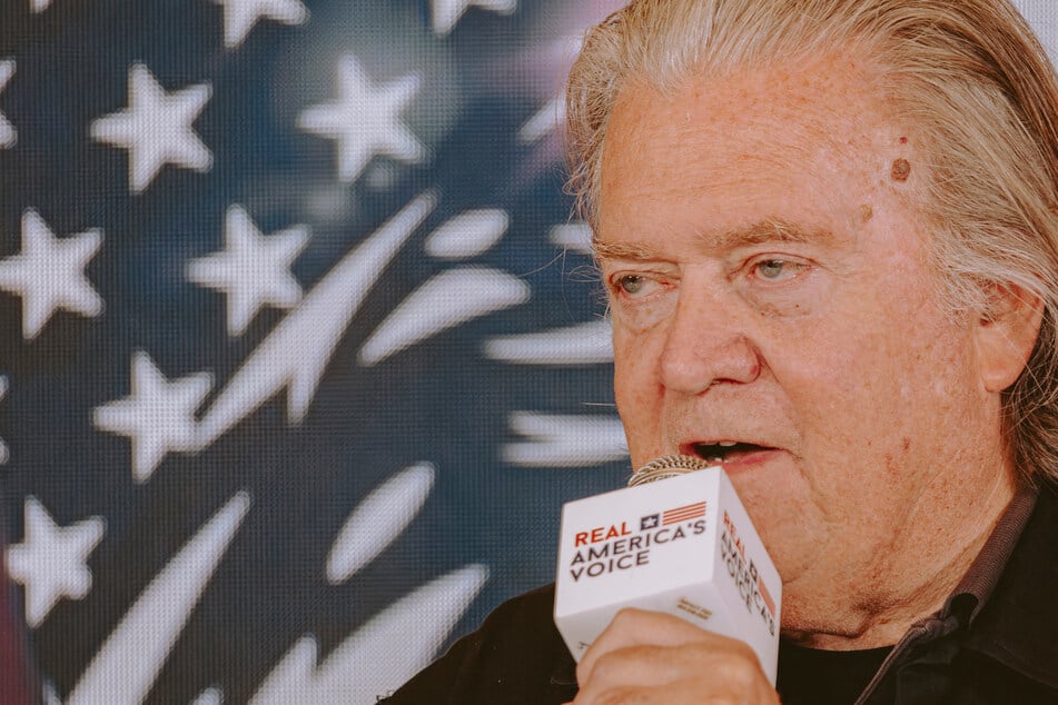 DOJ pushes to overturn ex-Trump aide Steve Bannon's conviction