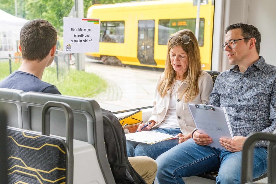 Dresden: Welche Stelle darf's denn sein? Schnelle Job-Vermittlung in der Straßenbahn