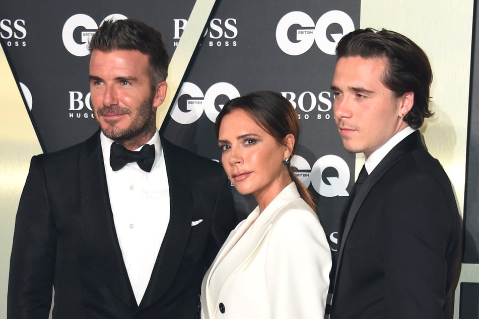 David (50, l.), Victoria (51) und Brooklyn Beckham (27) im Jahr 2019, als der Haussegen noch nicht schief hing.