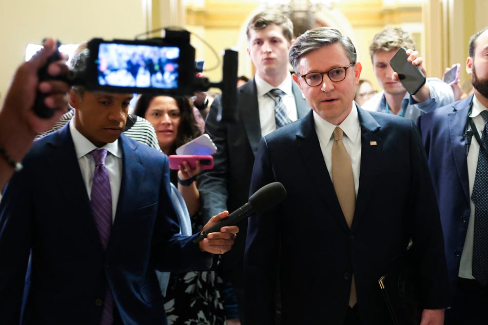 Speaker Mike Johnson loses control of the House floor, asks members to leave early