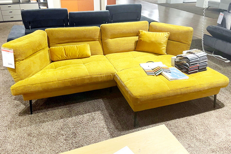 porta Stendal bleibt am Sonntag (4.1.) geöffnet und verkauft u. a. schöne Sofas super günstig.