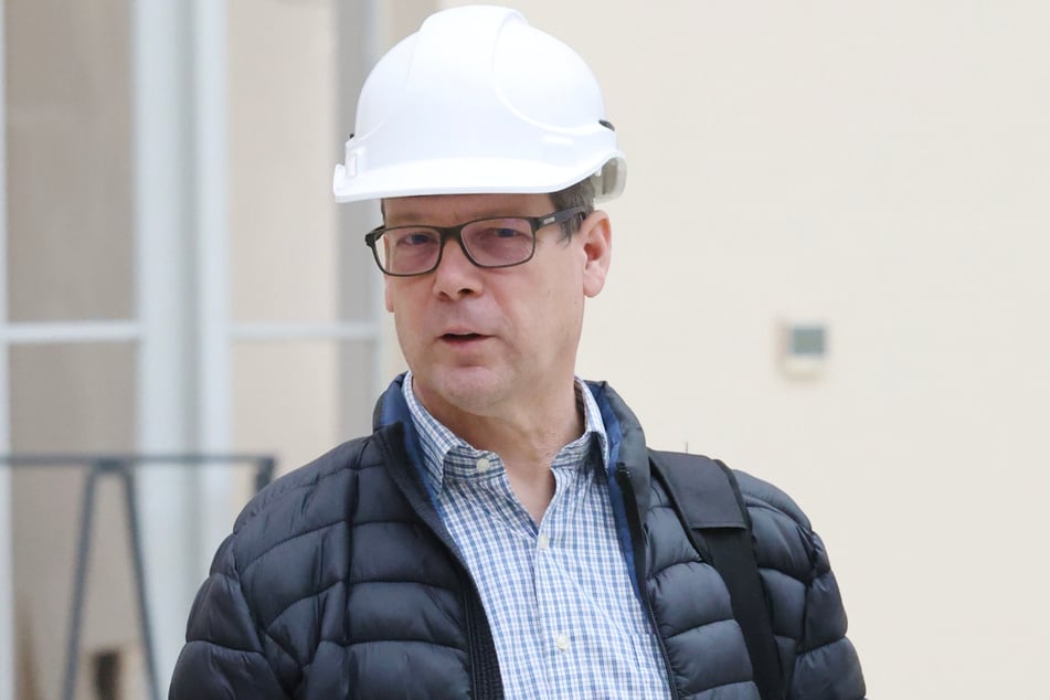 Sachgebietsleiter Jens Lerch (53) hat die Baumaßnahmen im Blick.