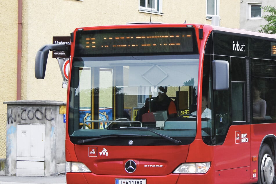 Der Fahrer eines Mercedes Citaro hatte beim Tanken vergessen, den Tankdeckel wieder zu schließen. Dies führte in Radebeul zu einem Unfall. (Symbolbild)