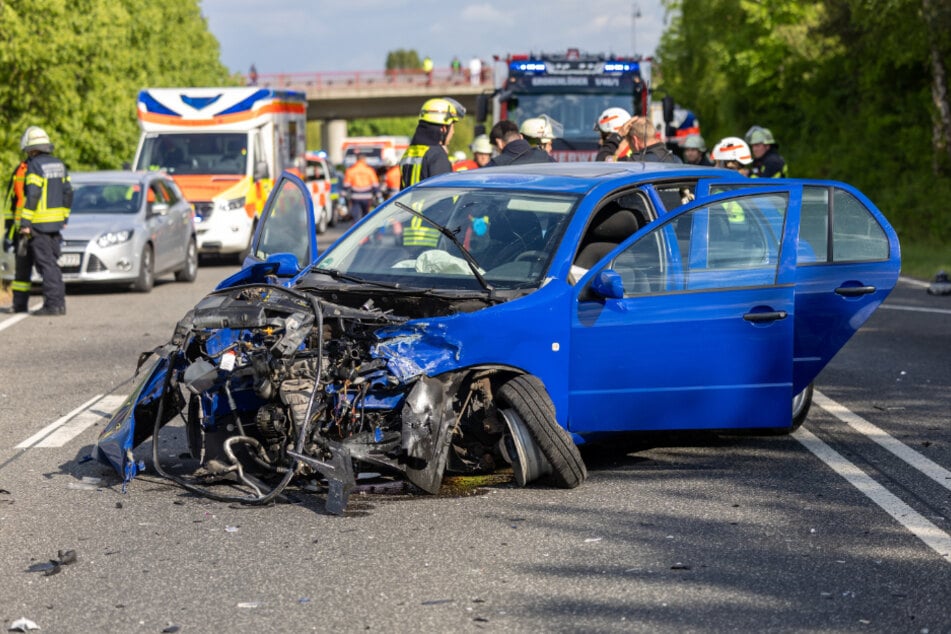 Ein unerlaubtes Wendemanöver führte in Osthessen zu einem heftigen Crash, bei dem mehrere Personen teils schwere Verletzungen davontrugen.
