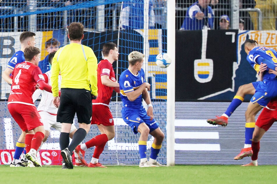 Emeka Oduah (r.) war mit drei Treffern der überragende Mann des Tages.