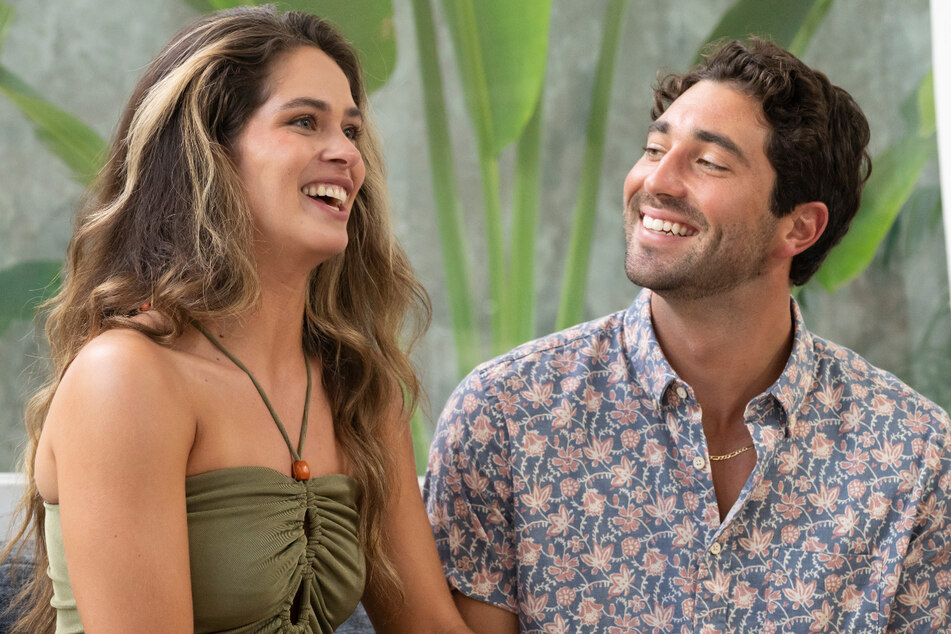 Kelsey (l.) and Joey's connection grew stronger in the final hours of The Bachelor season 28.