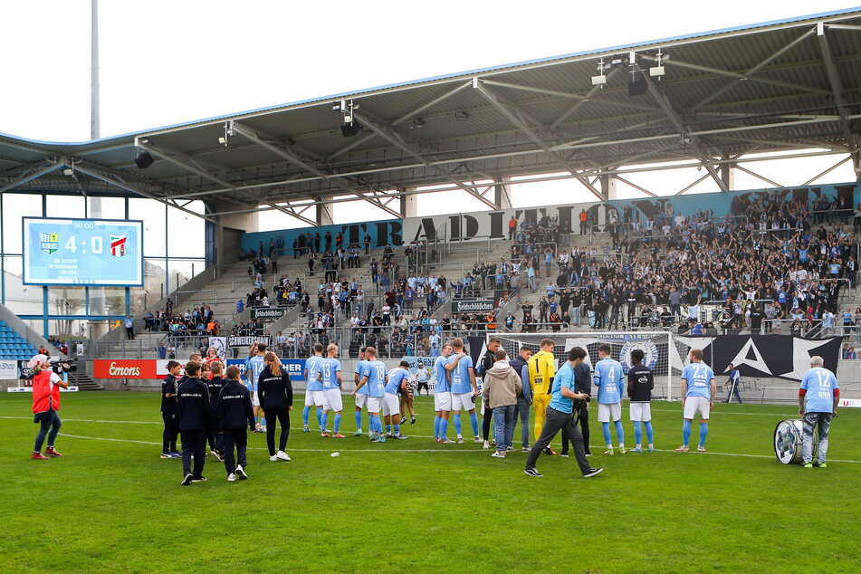 5000 Fans werden im Stadion an der Gellertstraße gegen Jena erwartet und die wollen, wenn sie es mit den Himmelblauen halten, am Ende mit ihren Lieblingen jubeln.