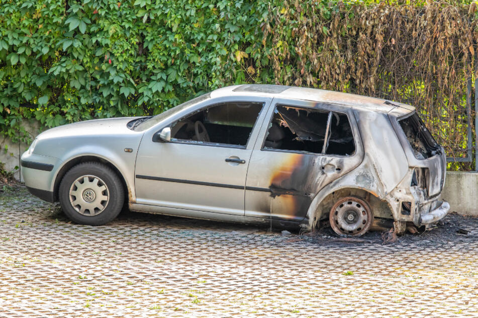 VW Golf steht in Brand: 32-Jähriger als Verdächtiger gestellt