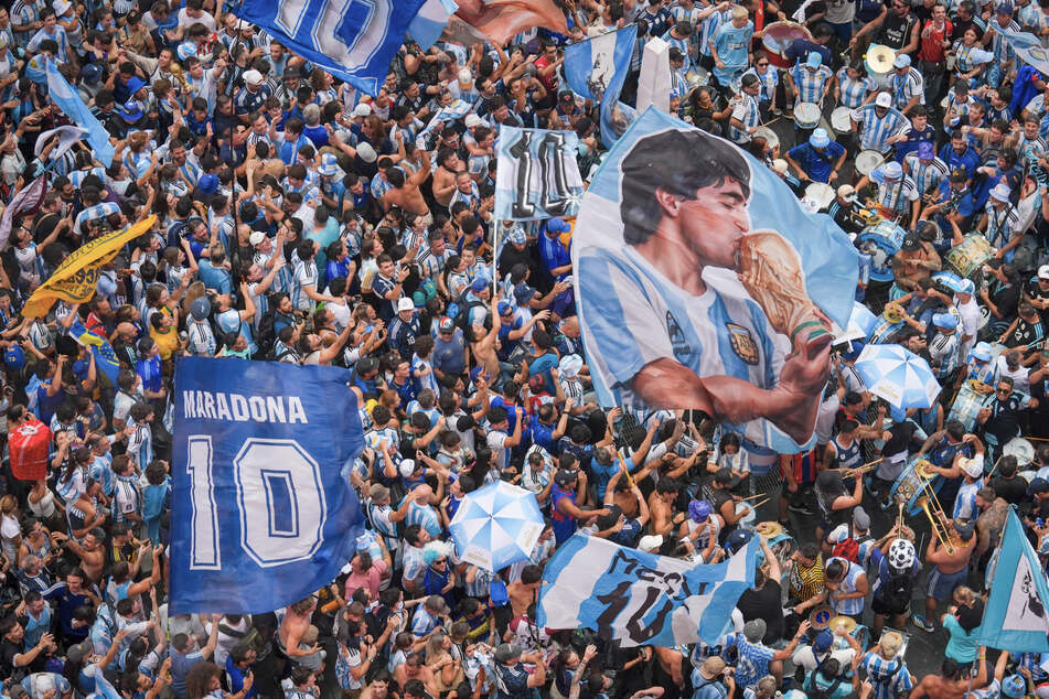 World Cup: Argentina fans swarm Times Square as final celebrations take over New York