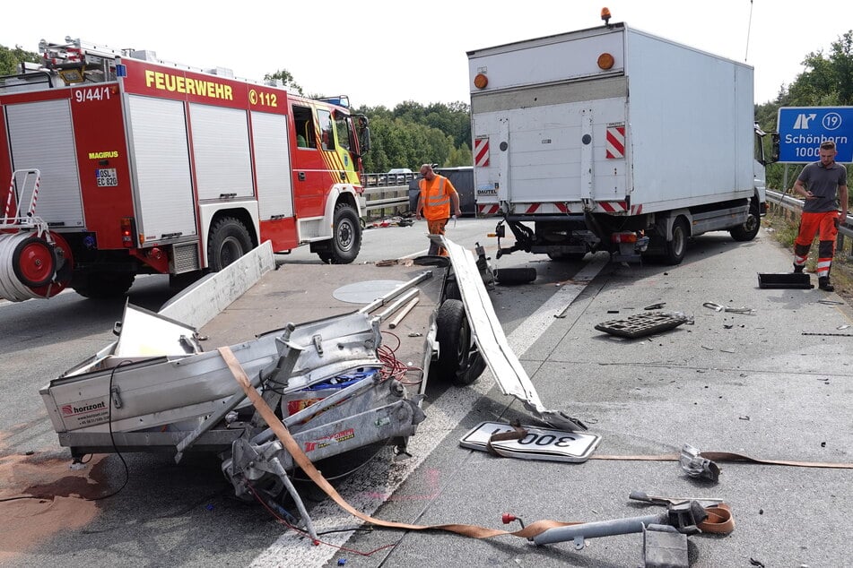 Der Schilderwagen wurde völlig zerstört.