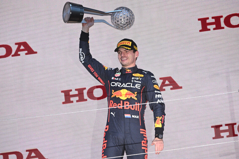 Diesen Siegerpokal durfte Max Verstappen (25) beim Japan-Grand-Prix 2022 in die Höhe recken - nun sieht er anders aus.