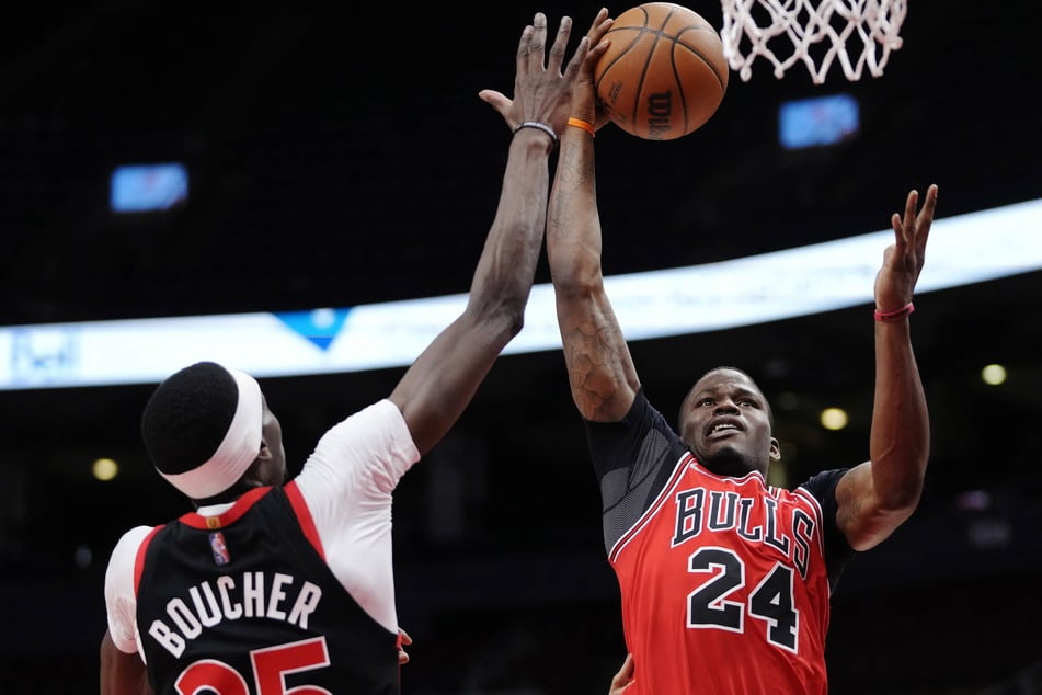 Bulls forward Javonte Green going up against Raptors forward Chris Boucher.