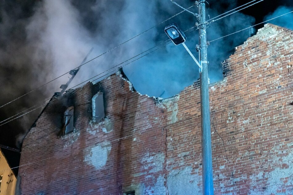 Das Gebäude wurde durch das Feuer vollständig zerstört.