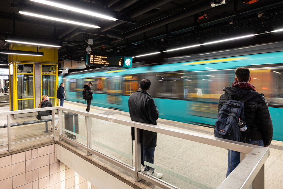 Leichenfund in Frankfurt: Toter Mann in U-Bahn-Tunnel an der Heddernheimer Landstraße entdeckt