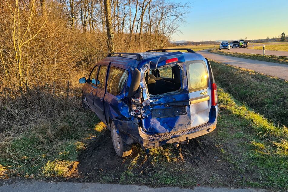 Das Auto wurde bei dem Unfall massiv eingedrückt. Der Motorradfahrer hatte keine Chance.