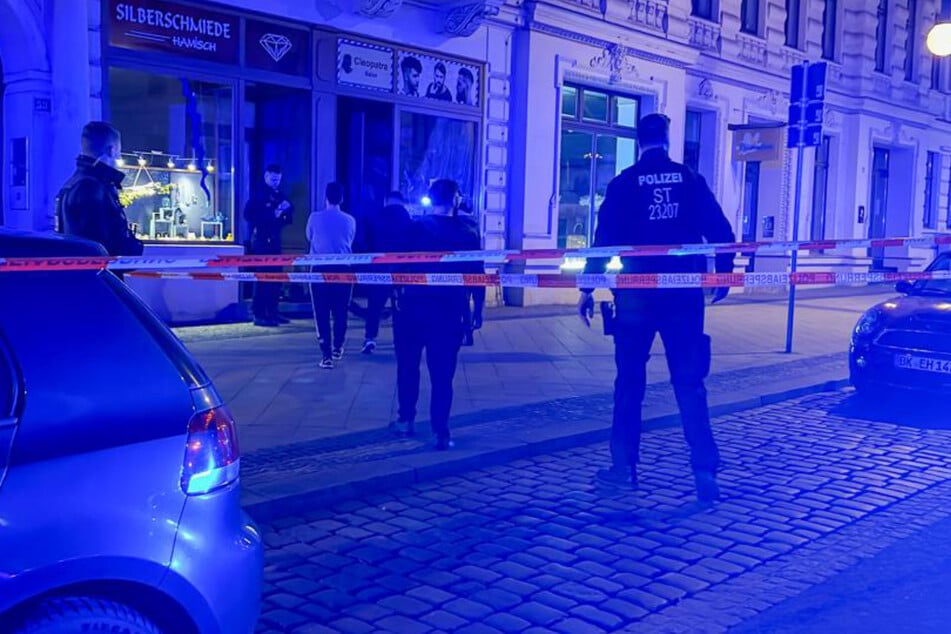 Am Magdeburger Hasselbachplatz wurde am Mittwoch eine Person niedergestochen.