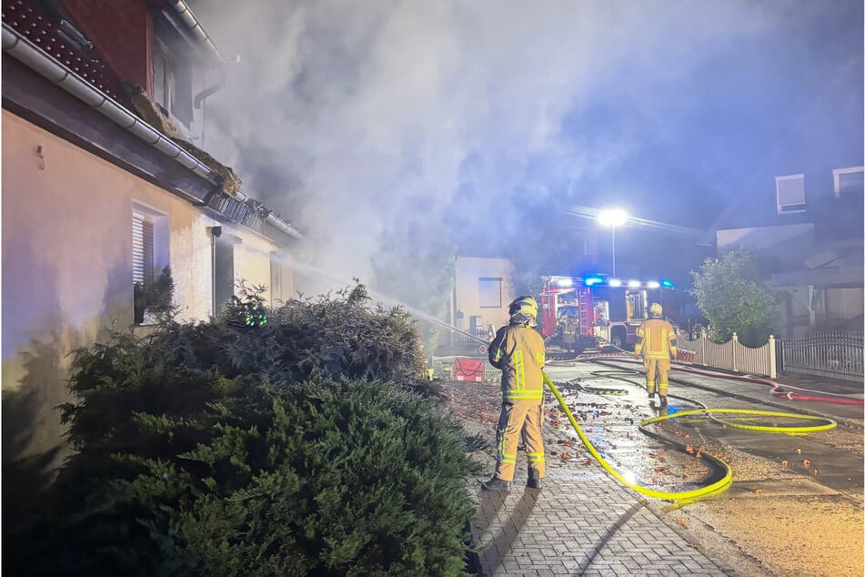 Im Salzlandkreis brannte eine Doppelhaushälfte lichterloh.
