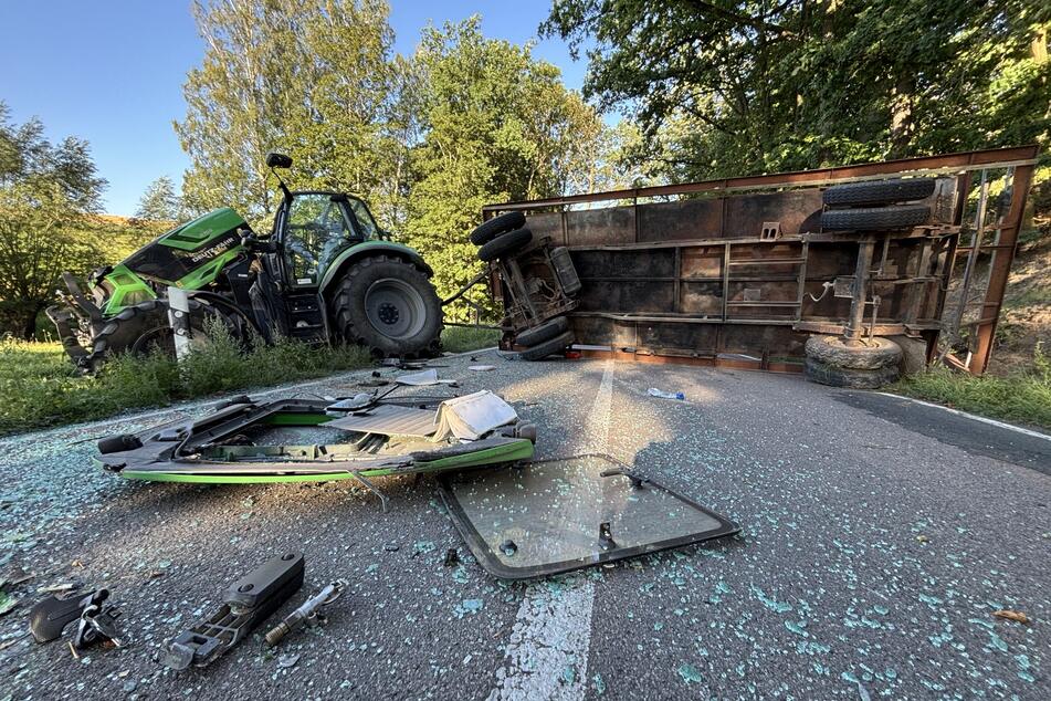 Der 38-jährige Fahrer des Traktors verletzte sich bei dem Unglück schwer.