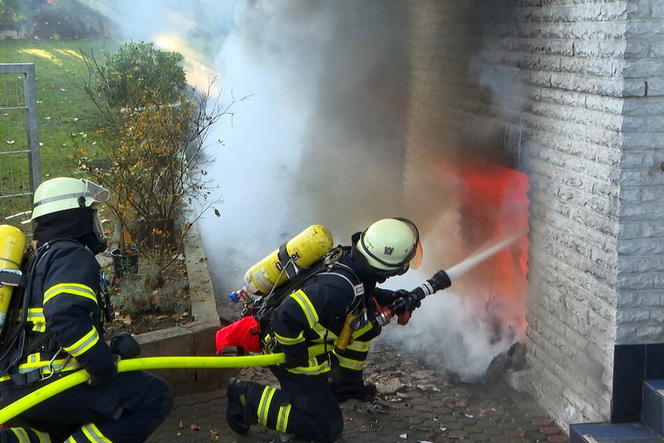 Die Feuerwehr konnte den Brand nach knapp einer Stunde löschen.