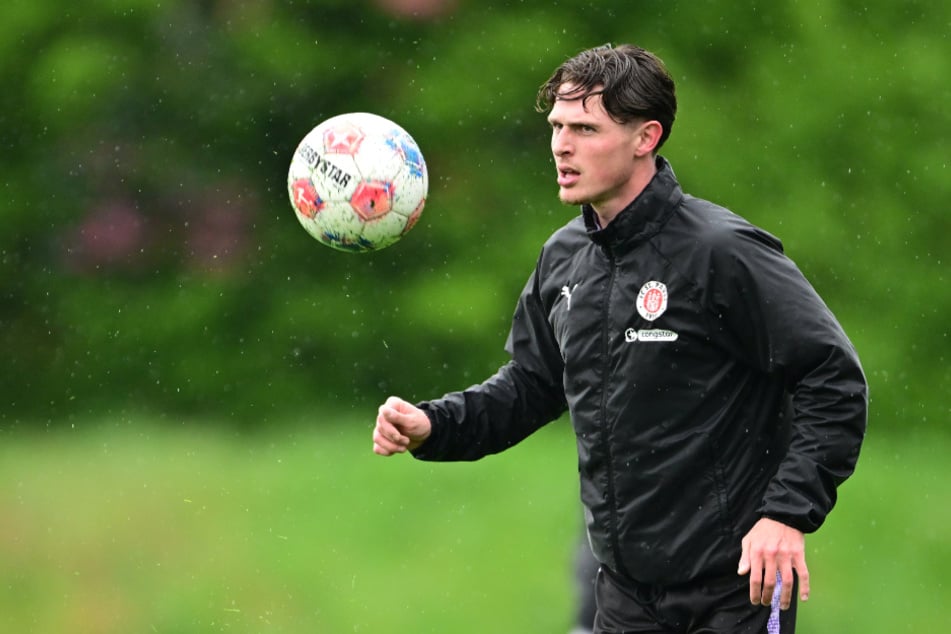 Fin Stevens verlässt den FC St. Pauli und wechselt in die dritte englische Liga zum Leyton Orient FC.