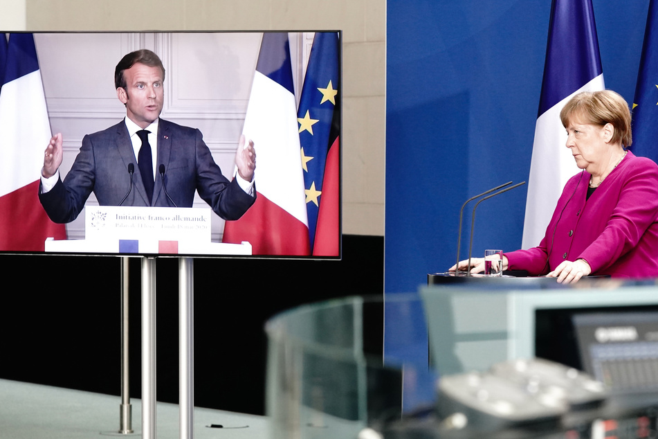 Bundeskanzlerin Angela Merkel (65, CDU) und Frankreichs Präsident Emmanuel Macron (42), per Video zugeschaltet, geben nach einer gemeinsamen Videokonferenz eine Pressekonferenz. (Archivbild)