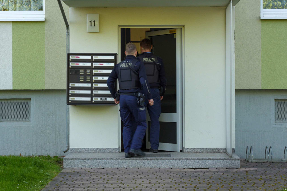 Die Polizei durchsuchte die Wohnung des Beschuldigten Jian G. in Dresden.