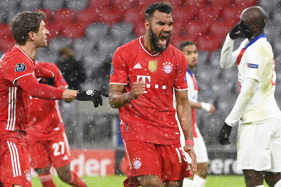Eric Maxim Choupo-Moting (M.) belohnte den FC Bayern München noch in Halbzeit eins für eine dominante Leistung mit dem 1:2 - und neuer Hoffnung.