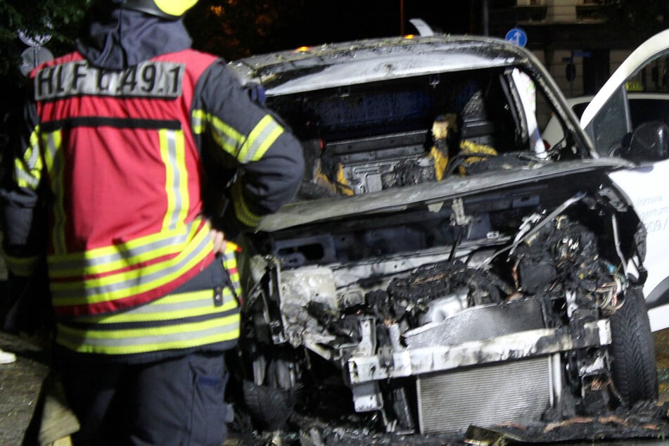 Leipzig: Brandstiftung im Leipziger Westen: Vonovia-Transporter fackelt ab