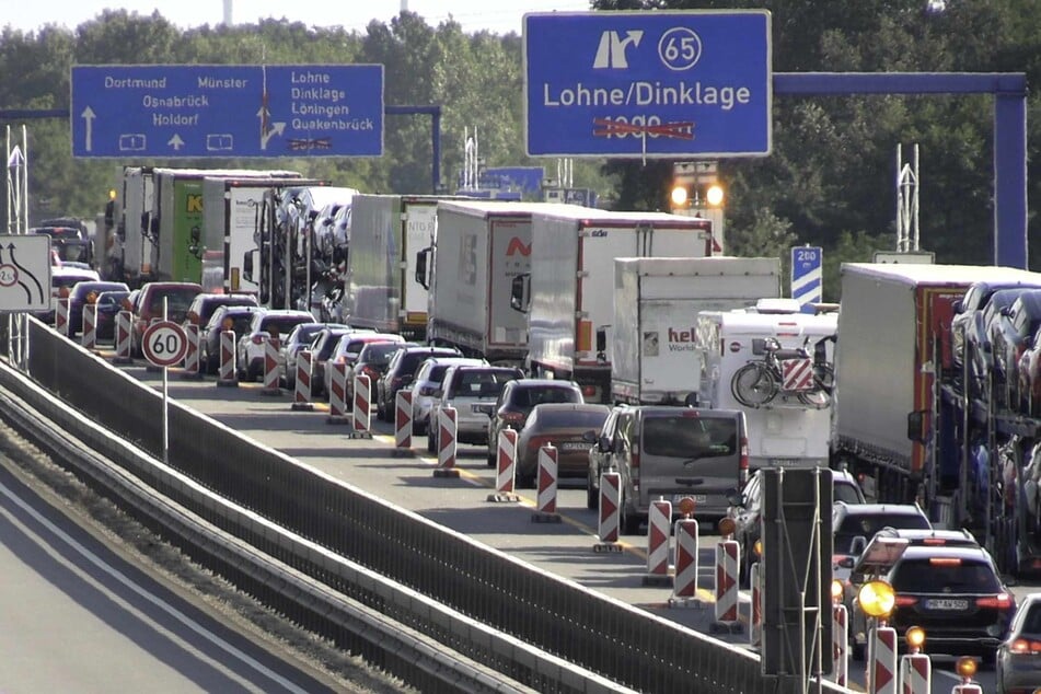 Unfall A1: Schwerer Unfall auf Autobahn: A1 bleibt weiter voll gesperrt!