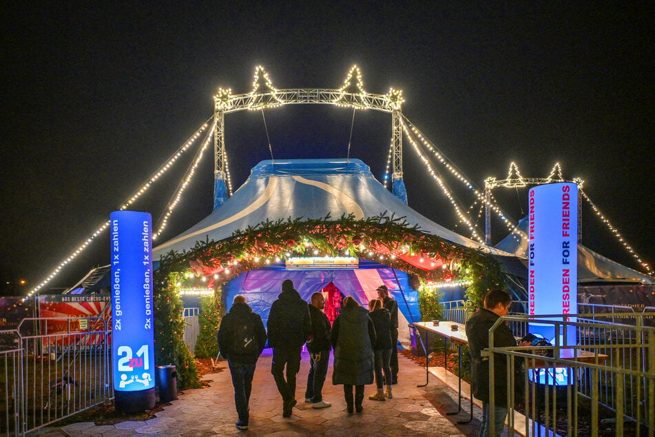 Der Weihnachts-Circus präsentiert zwei Vorstellungen am Tag.