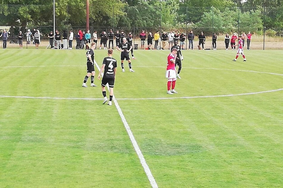 Edgar Kaizer (Nr. 4) hat bereits seinen Namen auf dem Greifswalder Trikot.