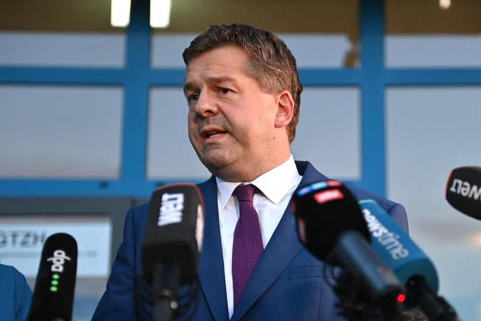 CDU-Landeschef Sven Schulze (47) hat am Abend die Neuwahl des gesamten Landesvorstands angekündigt.