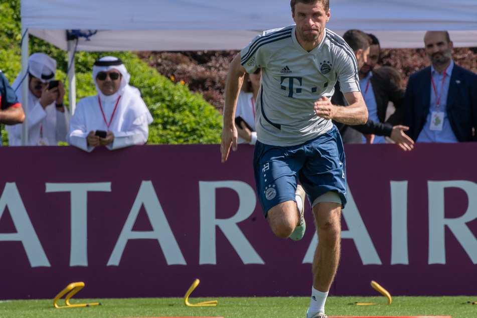 Thomas Müller (33) und seine Mannschaftskollegen vom FC Bayern München bereiten sich nach zwei Jahren wohl wieder in Doha auf die Bundesliga vor.