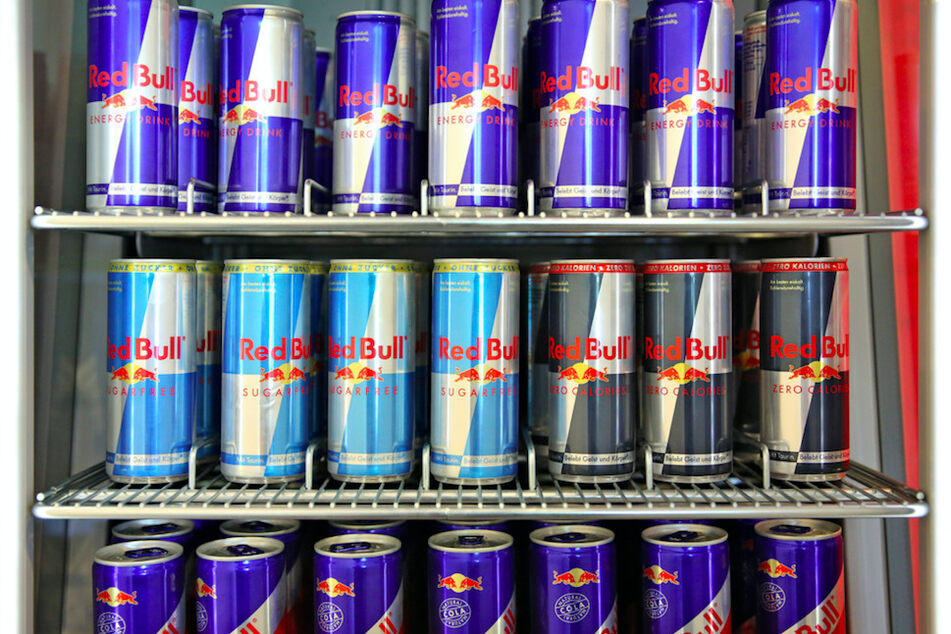 Beim Einbruch in einen Imbiss räumte ein Dieb den Vorrat an Energy-Drinks. (Symbolbild)
