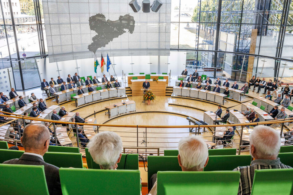 Die Wahl zum 8. Sächsischen Landtag findet am 1. September 2024 statt, vorausgesetzt, es kommt nicht zu einer vorzeitigen Auflösung des Parlaments.