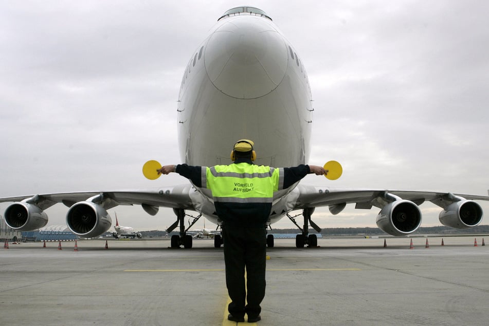 Fluglotsen bemerkten die Irrfahrt auf dem Frankfurter Rollfeld gerade noch rechtzeitig und schritten ein. (Symbolfoto)