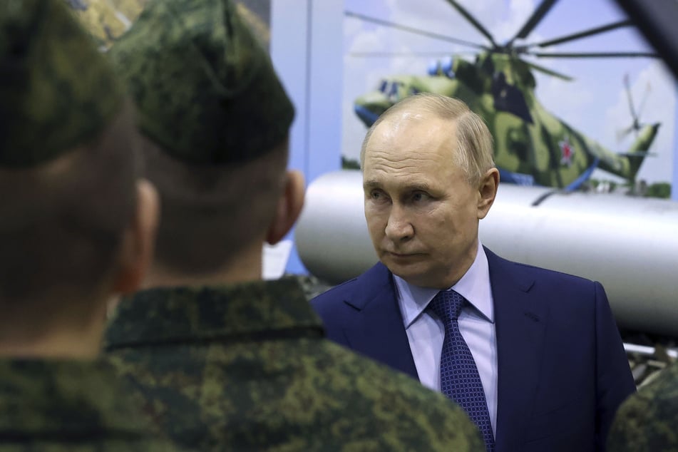 Dem russischen Präsidenten Wladimir Putin (71) geht, laut Einschätzung von Ökonomen, das Geld für den Krieg gegen die Ukraine so schnell nicht aus.