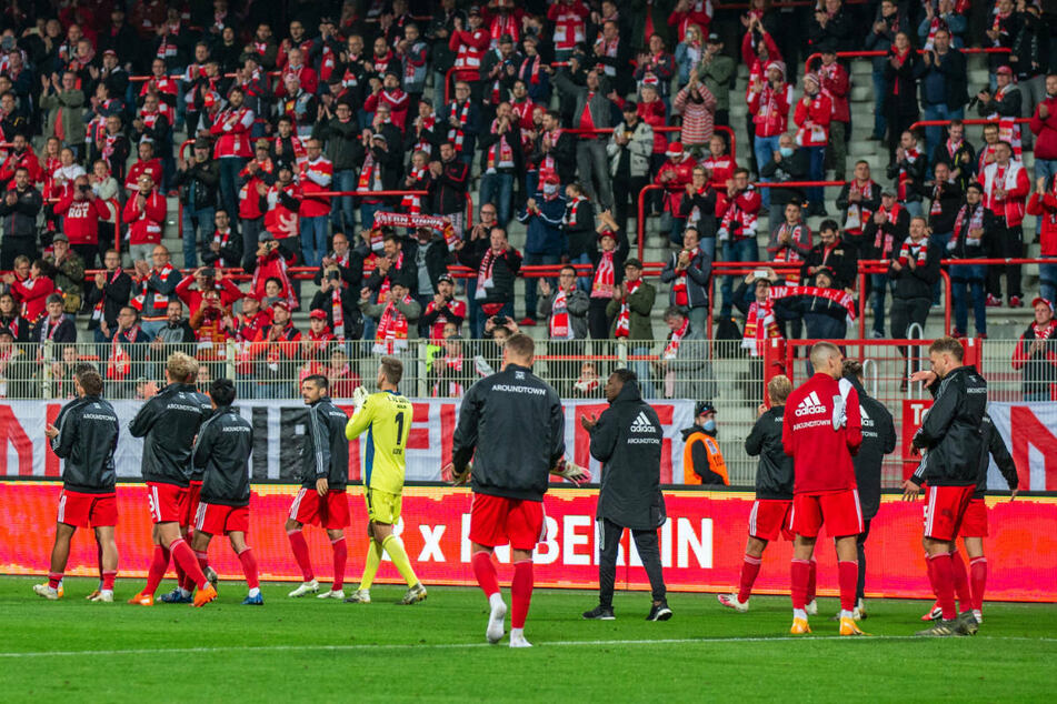 Werden die Union-Kicker sich im letzten Ligaspiel nach einer überragenden Saison vor Fans verabschieden können, wie hier im Oktober 2020?