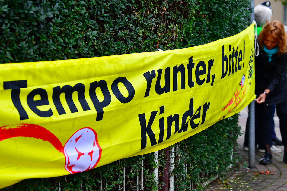 Gerade unerfahrene Schulanfänger können den Straßenverkehr oft nicht richtig einschätzen.