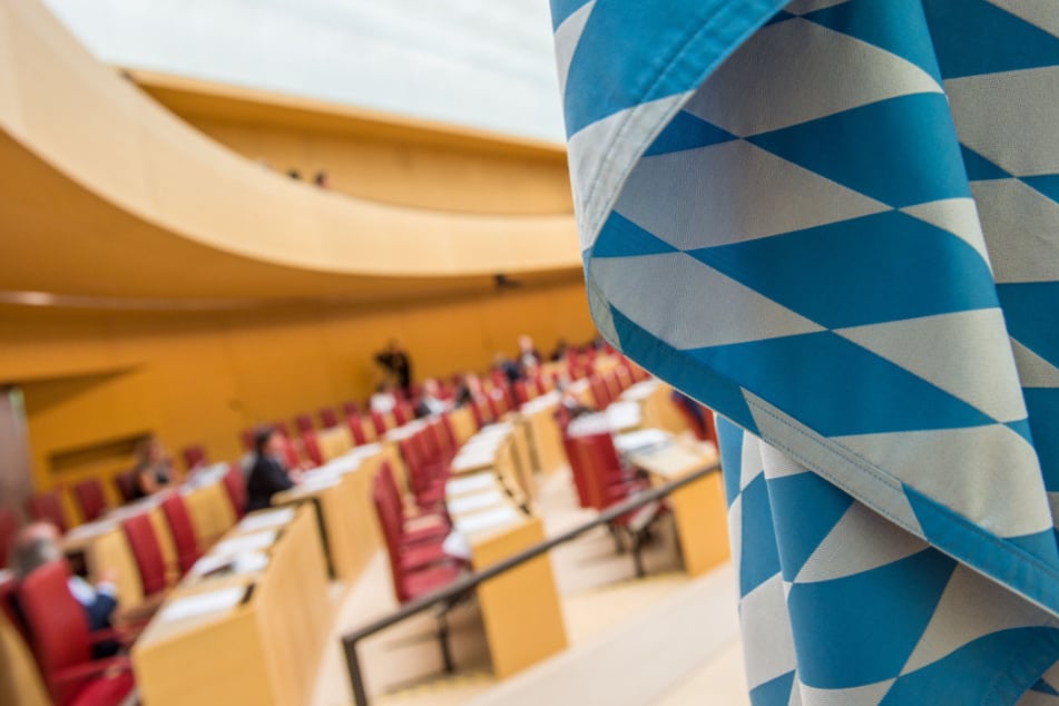 Henkel erhielt in der Plenarsitzung, bei der coronabedingt nur ein kleiner Teil der Parlamentarier anwesend war, zehn Stimmen.
