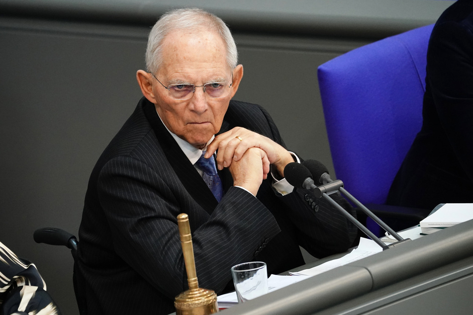 Bundestagspräsident Wolfgang Schäuble (78, CDU) erinnert daran, dass es neben der Corona-Krise auch noch andere Probleme in der Welt gibt.