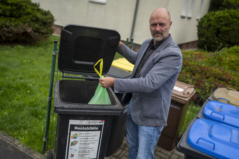 AfD-Stadtrat Nico Köhler (45) kritisiert: Wenn der Müll schon verbrannt wird, kann das auch vor Ort geschehen.