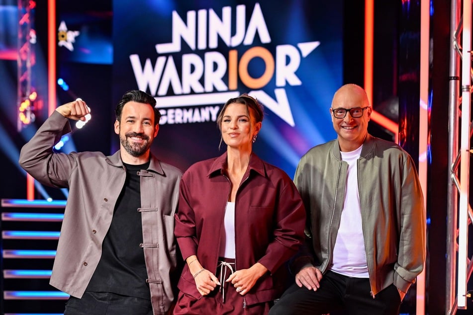 Werden zum letzten Mal gemeinsam vor der "Ninja Warrior"-Kamera zu sehen sein: Jan Köppen (42, v.l.n.r.), Laura Wontorra (36) und Frank Buschmann (60).